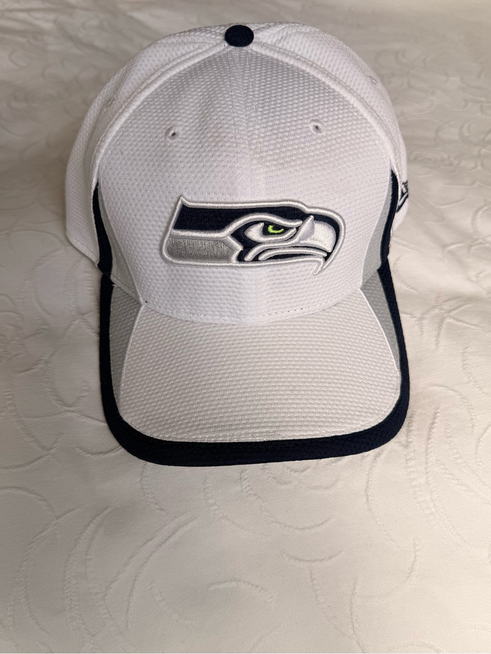 Seattle Seahawks New Era 39THIRTY Cap Stretch Fit Medium Large NFL Equipment